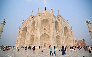 About the Taj Mahal, family drama and smelly feet