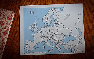 13 year old tries to place countries on a map